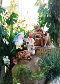 Nici 43896 Ara Jungle Dan Ca 20cm Wild Friends Plüsch -Nici Store 43893 02 43897 43909 43913 43902 Miieu 1464x2048 1