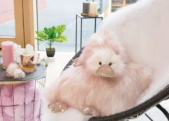 Nici 46630 Schlüsselanhänger Lifestyle Duck Ente Emmalina Altrosa 10cm Plüsch -Nici Store 46630 07 46632 46638 46633 Milieu 2048x1463