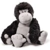 Nici 48392 Gorilla Milo 25cm Plüsch Kuscheltier Schlenker Wild Friends -Nici Store 48392 01 HA Frei 2048x1722